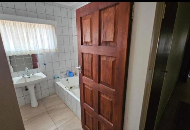 4 Bedroom Property for Sale in Eldoraigne Gauteng