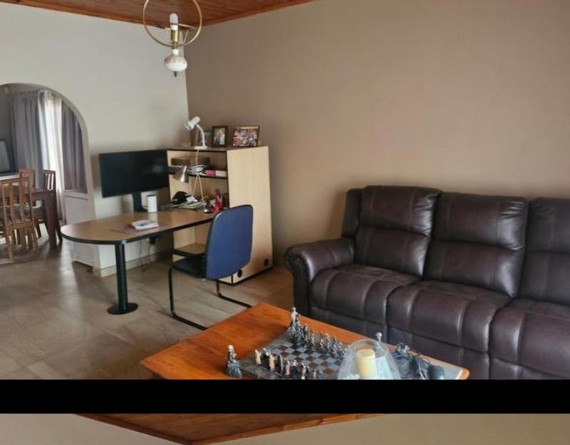 4 Bedroom Property for Sale in Eldoraigne Gauteng