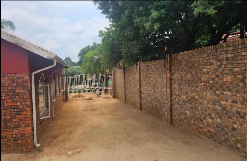 4 Bedroom Property for Sale in Eldoraigne Gauteng