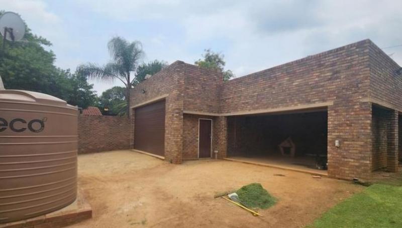 4 Bedroom Property for Sale in Eldoraigne Gauteng