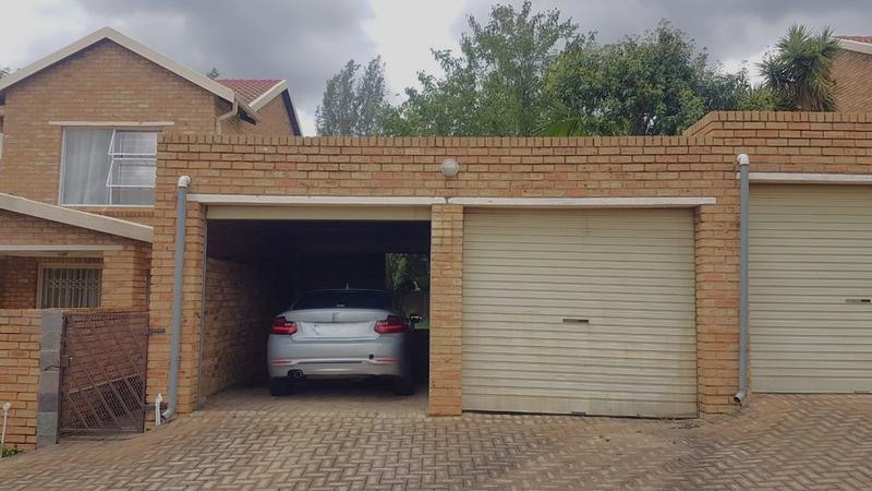 3 Bedroom Property for Sale in Heuwelsig Estate Gauteng