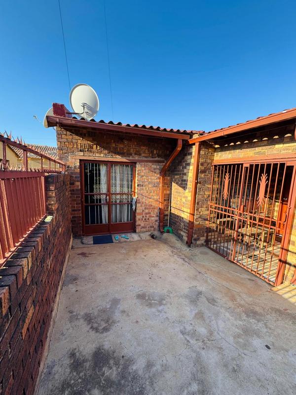 3 Bedroom Property for Sale in Chiawelo Gauteng