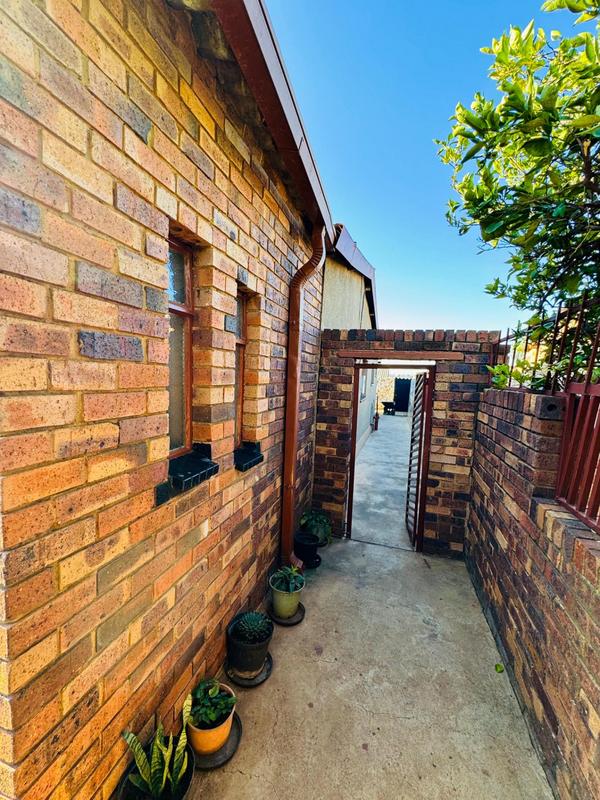 3 Bedroom Property for Sale in Chiawelo Gauteng