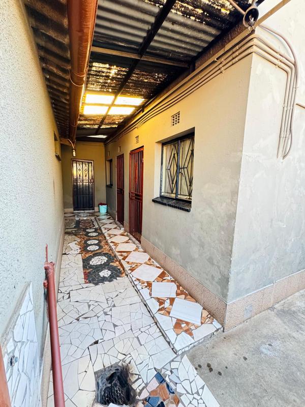 3 Bedroom Property for Sale in Chiawelo Gauteng