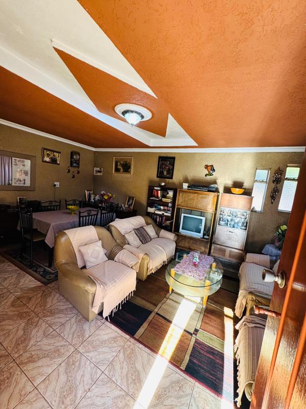 3 Bedroom Property for Sale in Chiawelo Gauteng