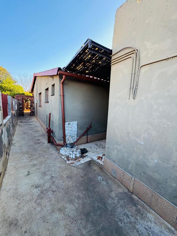 3 Bedroom Property for Sale in Chiawelo Gauteng