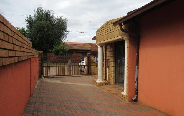 3 Bedroom Property for Sale in Protea South Gauteng