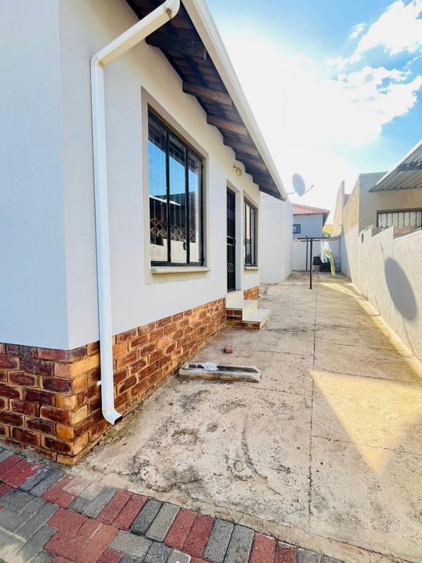 To Let 2 Bedroom Property for Rent in Cosmo City Gauteng