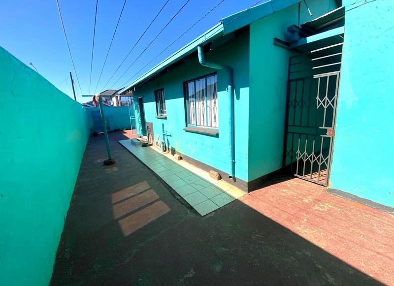 2 Bedroom Property for Sale in Protea Glen Gauteng