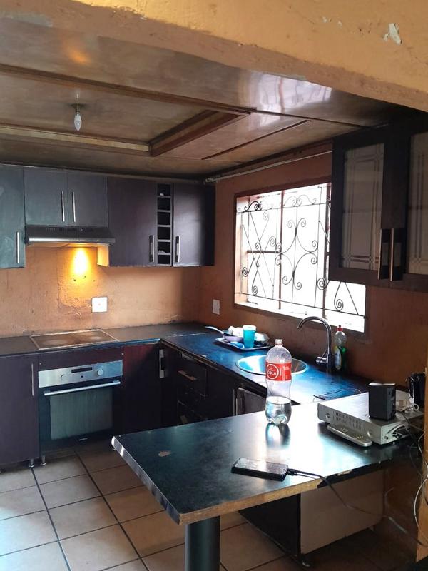 1 Bedroom Property for Sale in Senaoane Gauteng