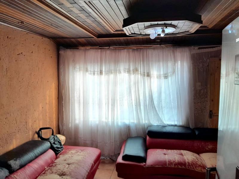 1 Bedroom Property for Sale in Senaoane Gauteng
