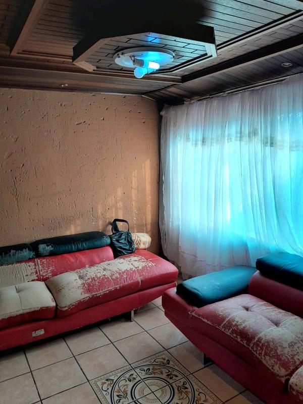 1 Bedroom Property for Sale in Senaoane Gauteng