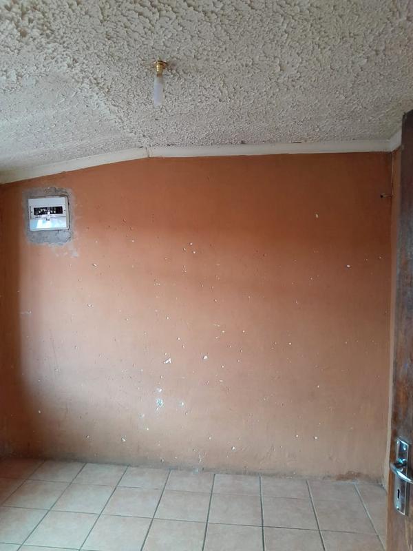 1 Bedroom Property for Sale in Senaoane Gauteng