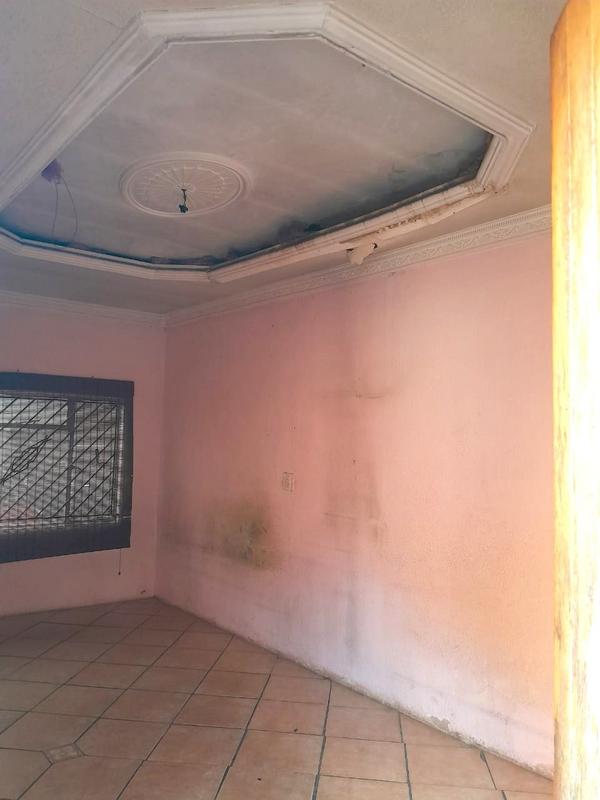 1 Bedroom Property for Sale in Senaoane Gauteng