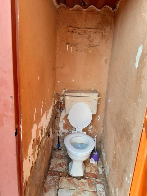 1 Bedroom Property for Sale in Senaoane Gauteng