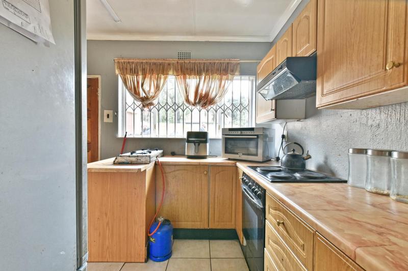 3 Bedroom Property for Sale in Brackendowns Gauteng
