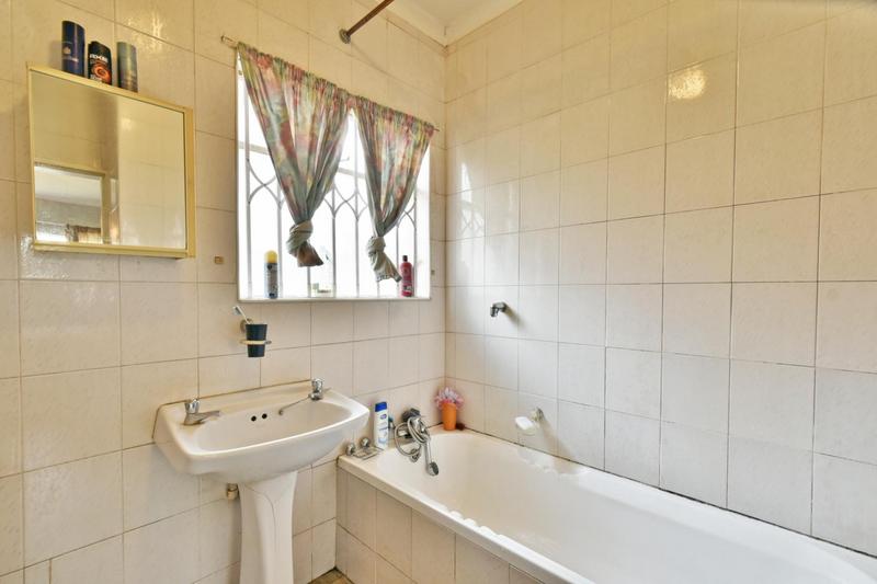 3 Bedroom Property for Sale in Brackendowns Gauteng