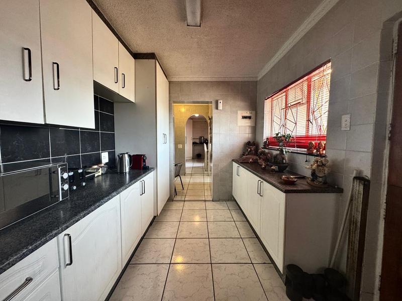 4 Bedroom Property for Sale in General Albertspark Gauteng