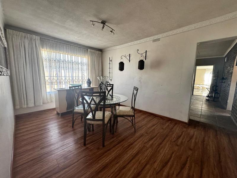 4 Bedroom Property for Sale in General Albertspark Gauteng