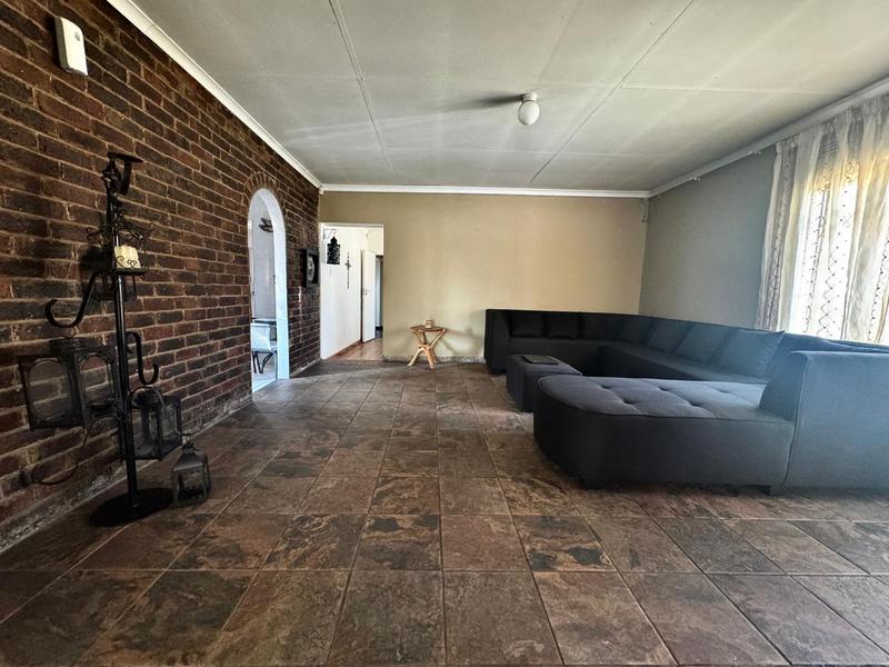 4 Bedroom Property for Sale in General Albertspark Gauteng