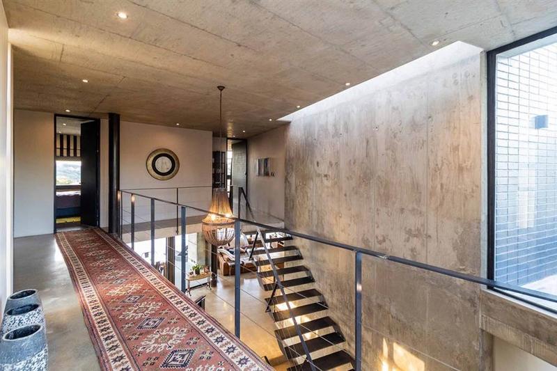 5 Bedroom Property for Sale in Waterkloof Ridge Gauteng