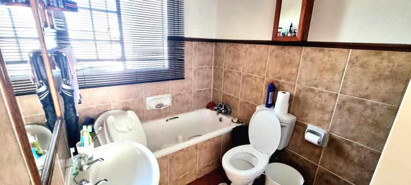 2 Bedroom Property for Sale in Die Hoewes Gauteng