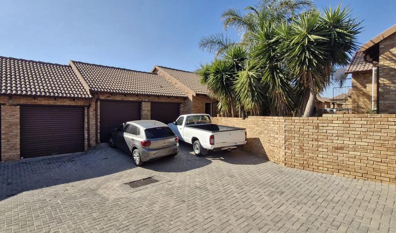 2 Bedroom Property for Sale in Kosmosdal Gauteng