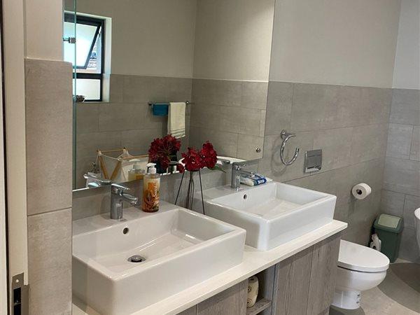 To Let 4 Bedroom Property for Rent in Bryanston Gauteng