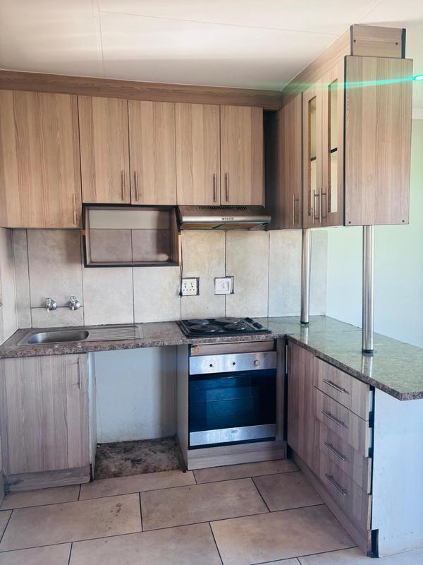 To Let 2 Bedroom Property for Rent in Fleurhof Gauteng