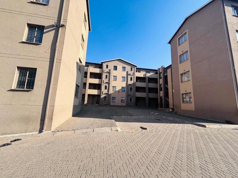To Let 2 Bedroom Property for Rent in Fleurhof Gauteng