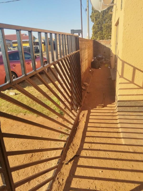 3 Bedroom Property for Sale in Moleleki Gauteng
