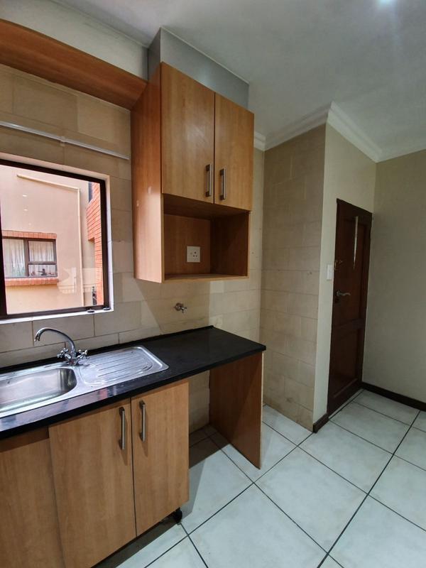 To Let 2 Bedroom Property for Rent in Wilro Park Gauteng