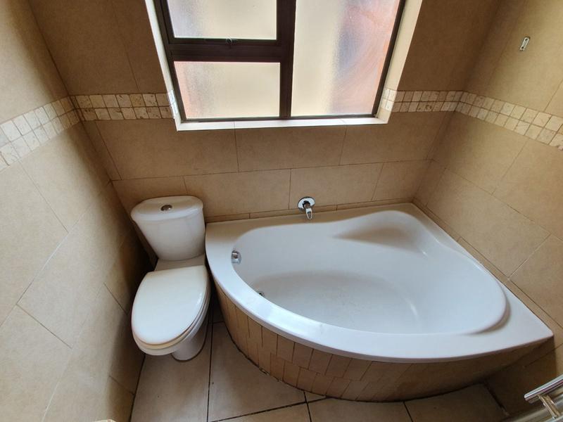 To Let 2 Bedroom Property for Rent in Wilro Park Gauteng