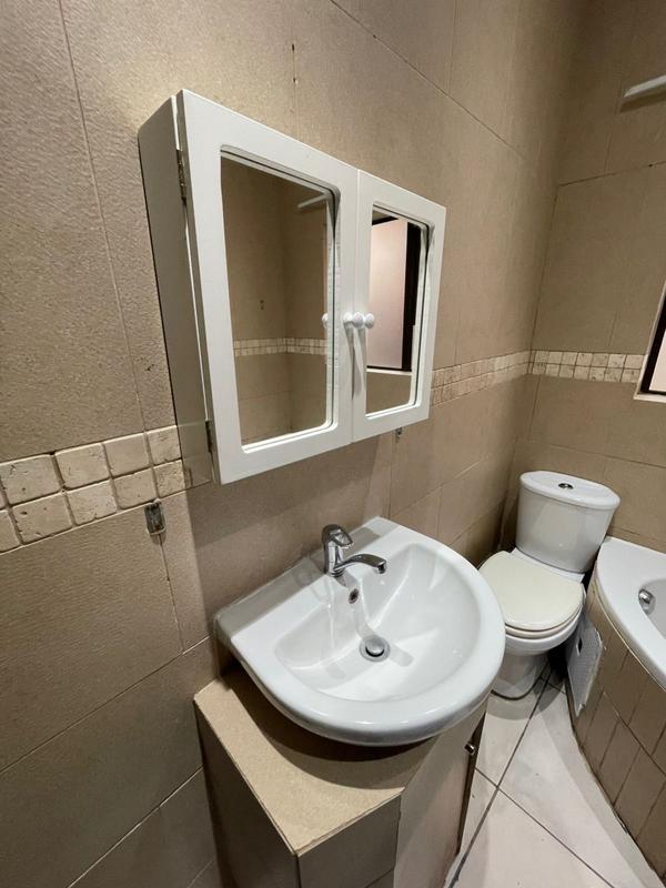 To Let 2 Bedroom Property for Rent in Wilro Park Gauteng