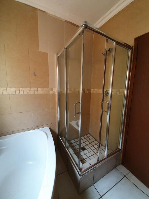 To Let 2 Bedroom Property for Rent in Wilro Park Gauteng