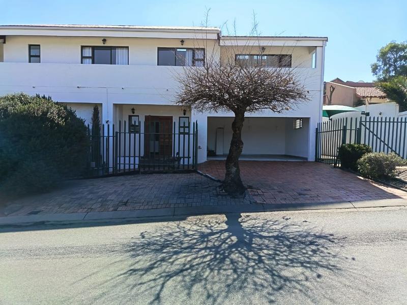 3 Bedroom Property for Sale in Bassonia Gauteng