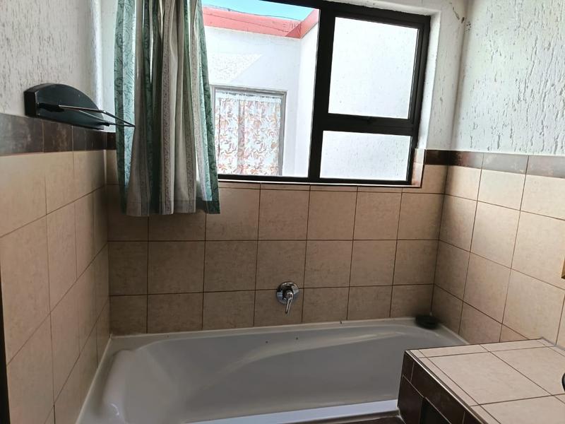 3 Bedroom Property for Sale in Bassonia Gauteng