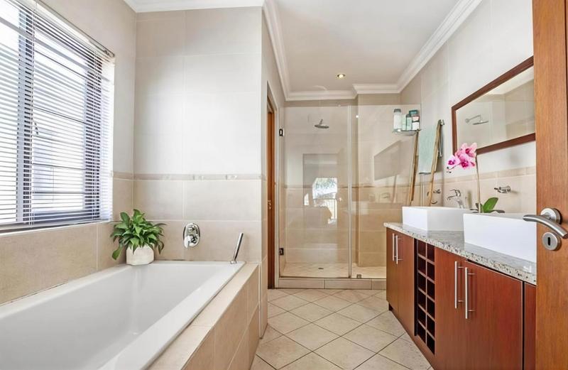 4 Bedroom Property for Sale in Lonehill Gauteng