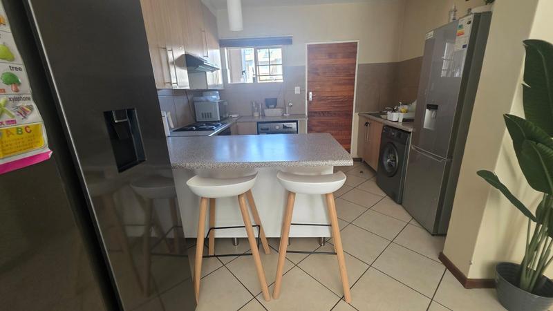 2 Bedroom Property for Sale in Stone Ridge Gauteng