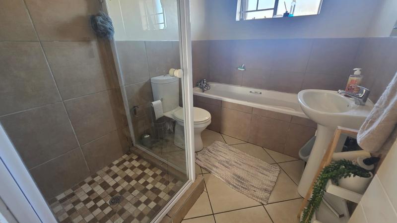 2 Bedroom Property for Sale in Stone Ridge Gauteng