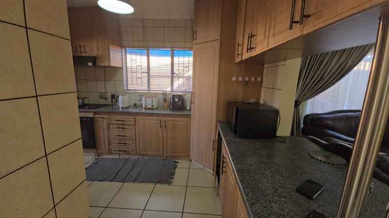 4 Bedroom Property for Sale in Florauna Gauteng