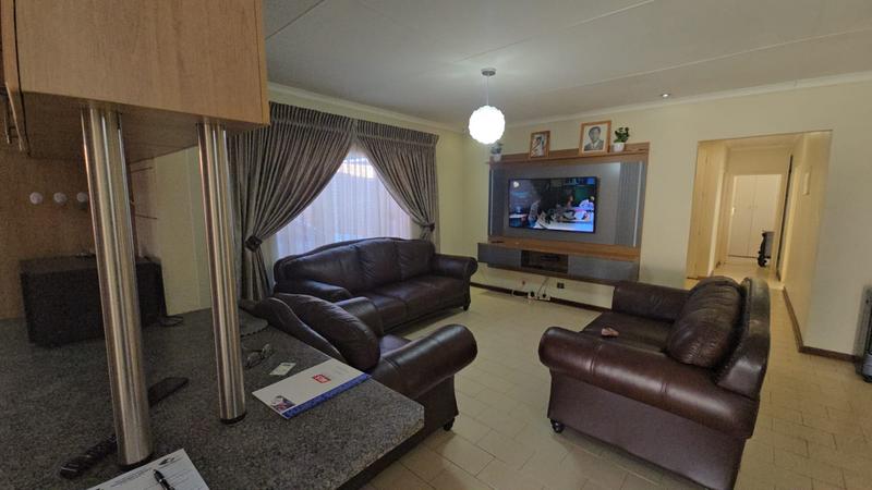 4 Bedroom Property for Sale in Florauna Gauteng