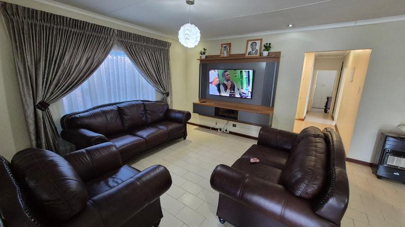 4 Bedroom Property for Sale in Florauna Gauteng