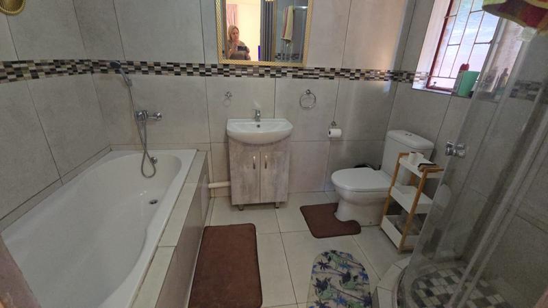 4 Bedroom Property for Sale in Florauna Gauteng