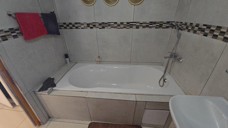 4 Bedroom Property for Sale in Florauna Gauteng
