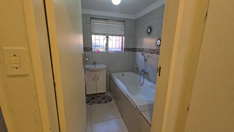 4 Bedroom Property for Sale in Florauna Gauteng