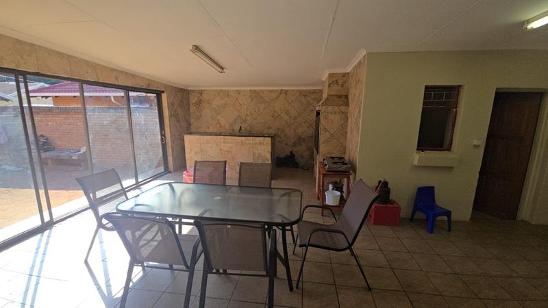 4 Bedroom Property for Sale in Florauna Gauteng