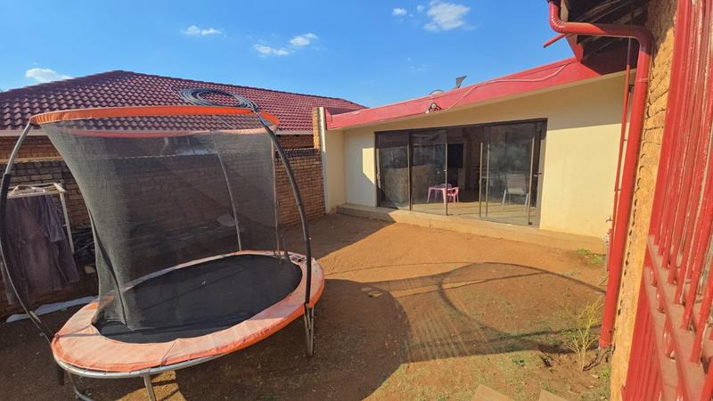 4 Bedroom Property for Sale in Florauna Gauteng