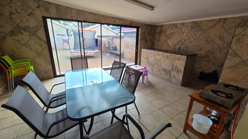 4 Bedroom Property for Sale in Florauna Gauteng