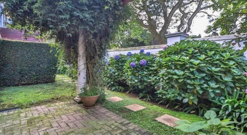 2 Bedroom Property for Sale in Saxonwold Gauteng
